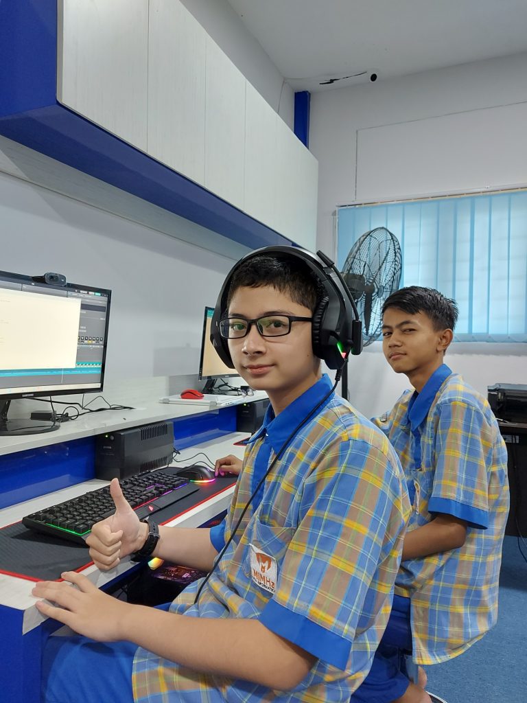 Membangun Generasi Digital: Pelajaran IT di Madrasah Tsanawiyah