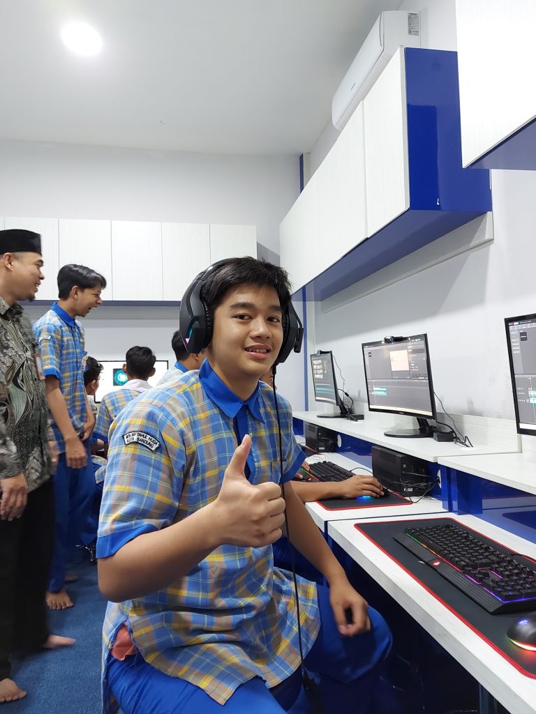 Membangun Generasi Digital: Pelajaran IT di Madrasah Tsanawiyah